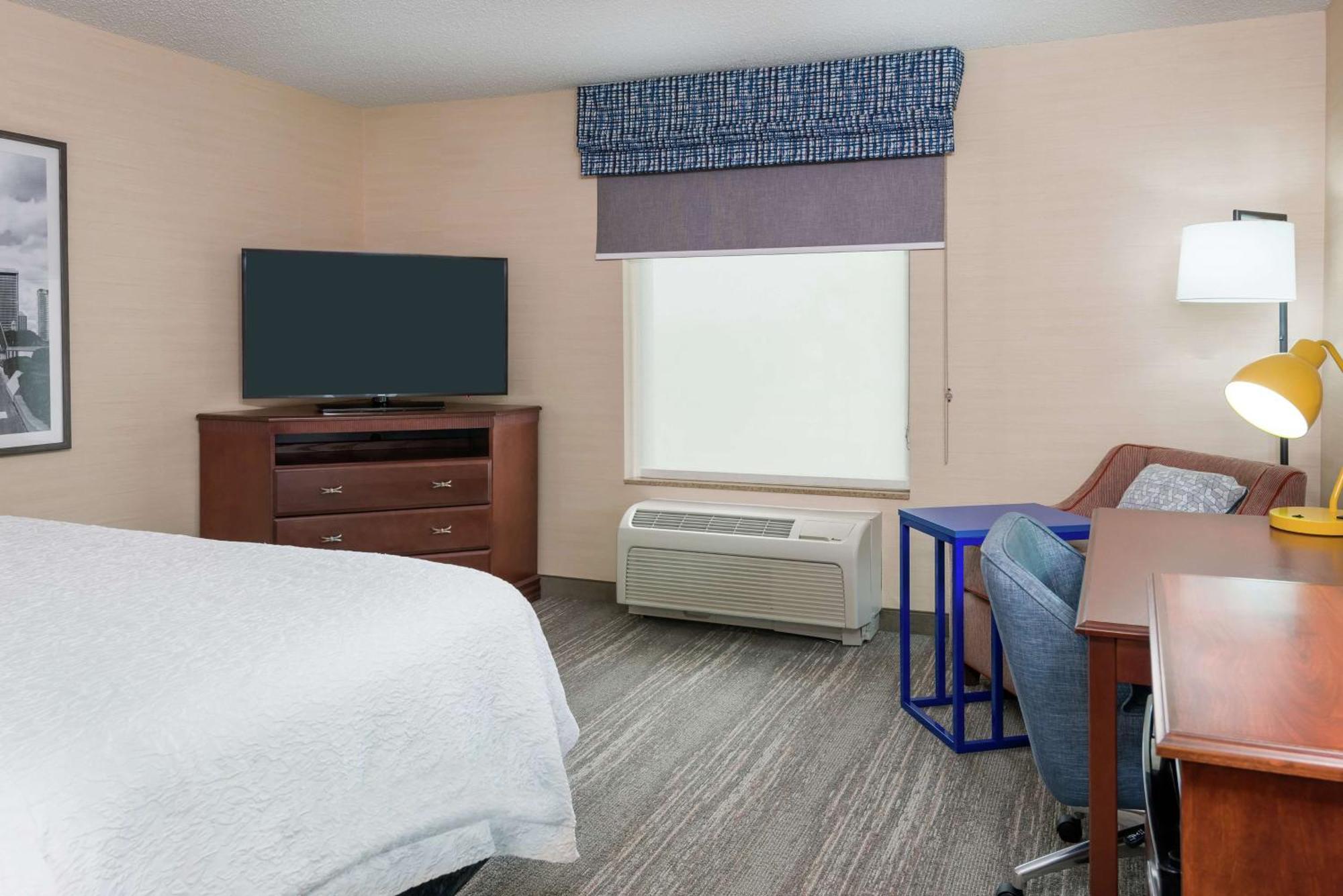 Hampton Inn Springfield South Enfield Exterior photo