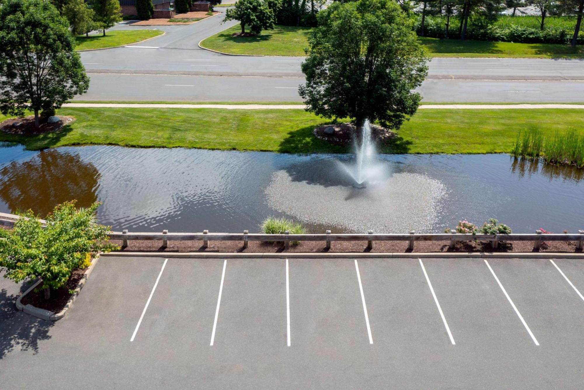 Hampton Inn Springfield South Enfield Exterior photo