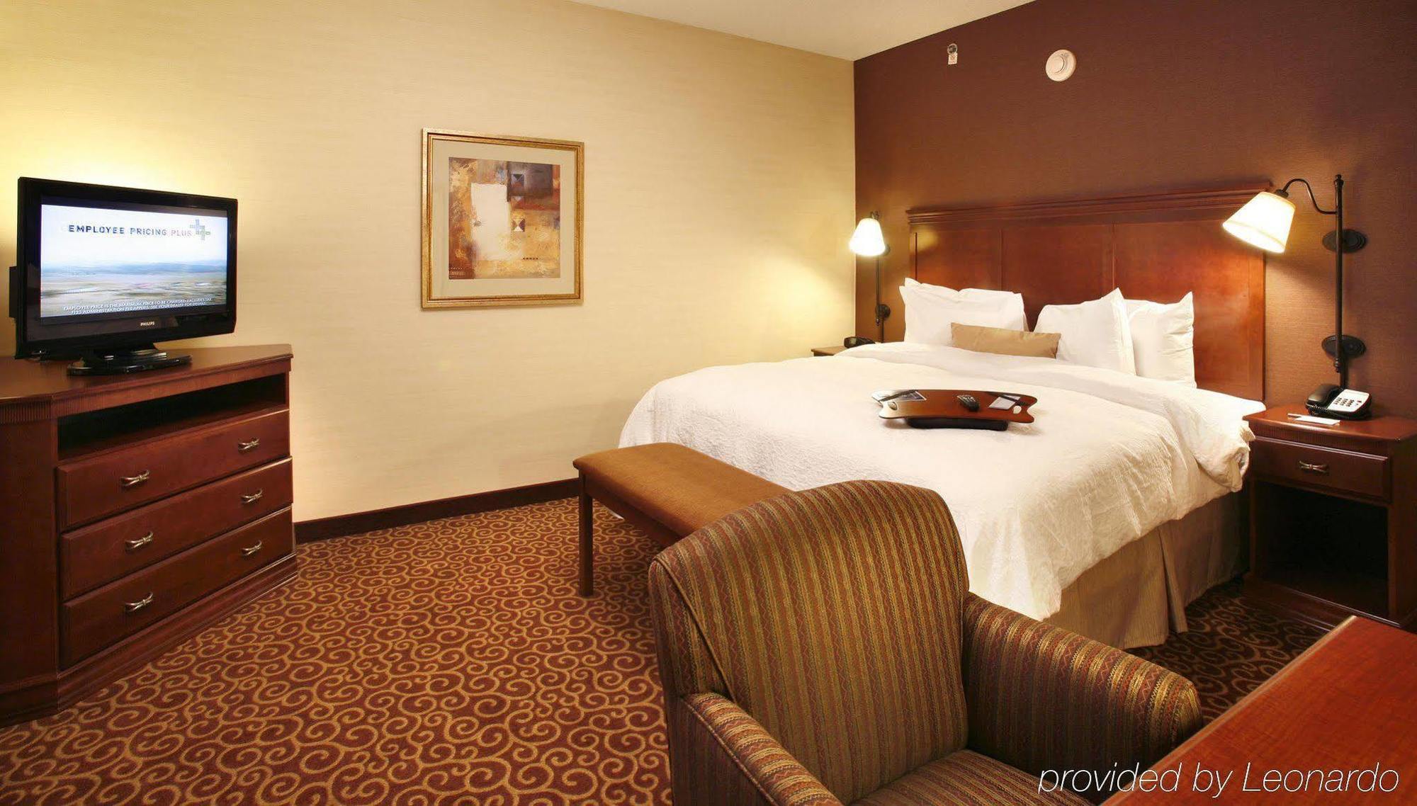 Hampton Inn Springfield South Enfield Room photo