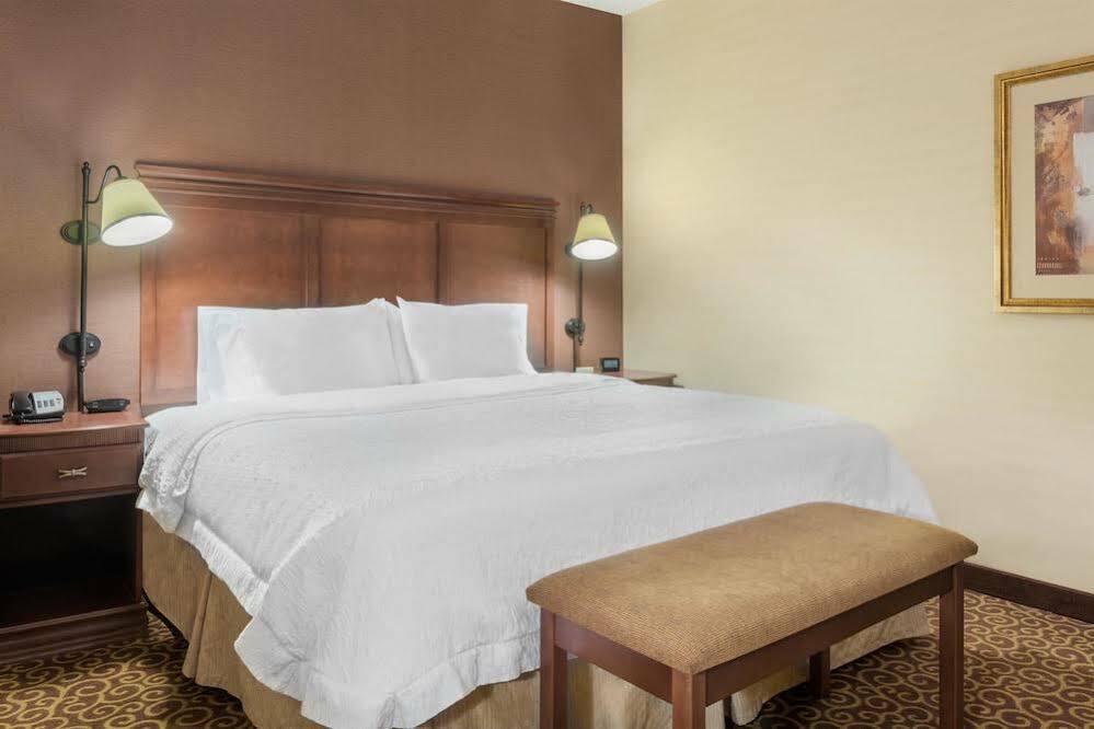 Hampton Inn Springfield South Enfield Exterior photo